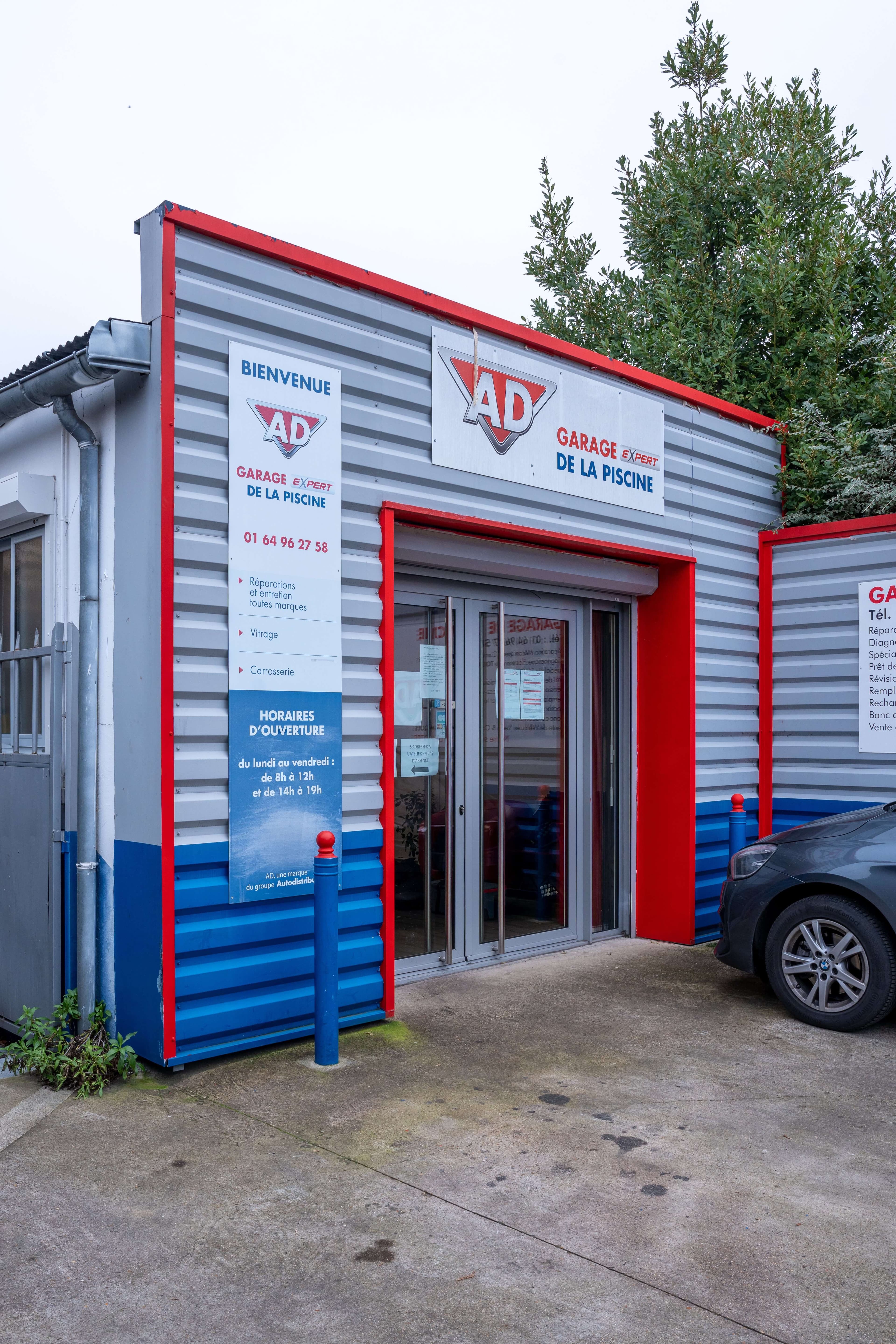 Façade et enseigne du Garage de la Piscine
